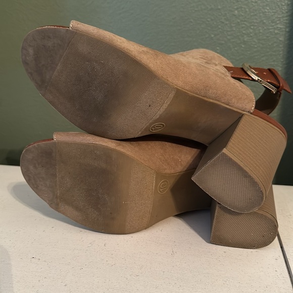 Chunky Heels - Picture 6 of 6